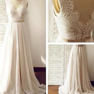 Brand new Ivory Lace wedding dress (Never worn!)